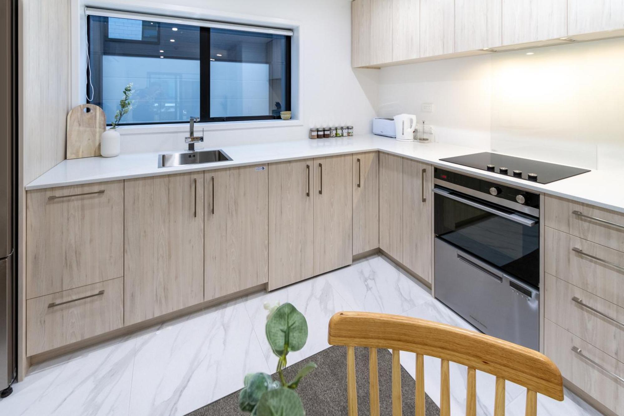 Urban Retreat: 2-Br Gem In Central Christchurch Apartment Exterior photo