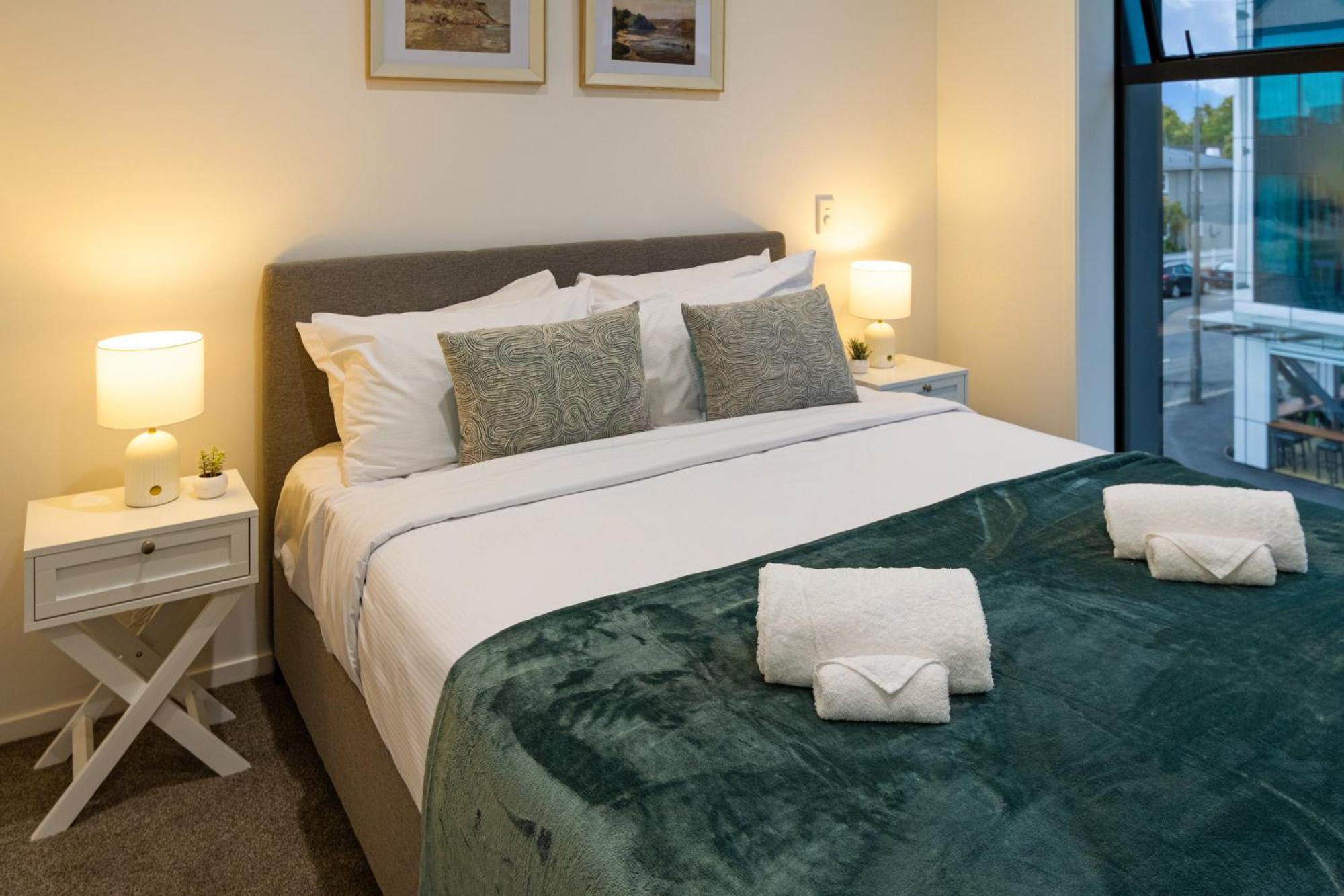 Urban Retreat: 2-Br Gem In Central Christchurch Apartment Exterior photo